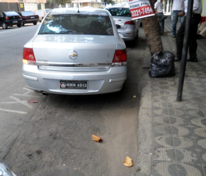 carro prefeito estacionado ponto de taxi
